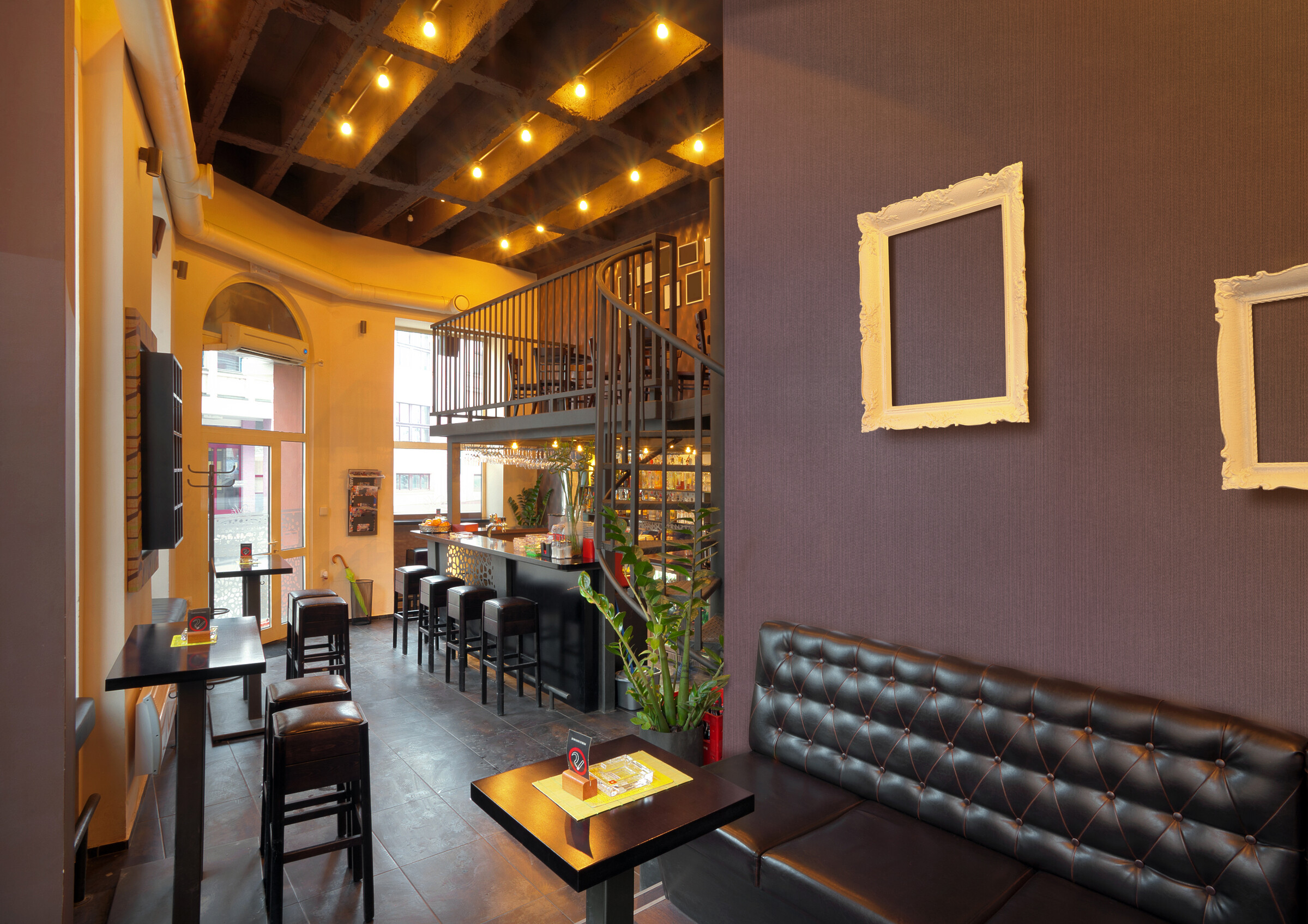 ADFORS Wallcovering Novelio Nature Pure Grape interior restaurant